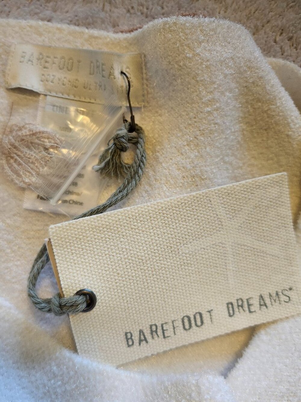 NEW Barefoot Dreams Pink and White Ombre Poncho One Size - Picture 6 of 6